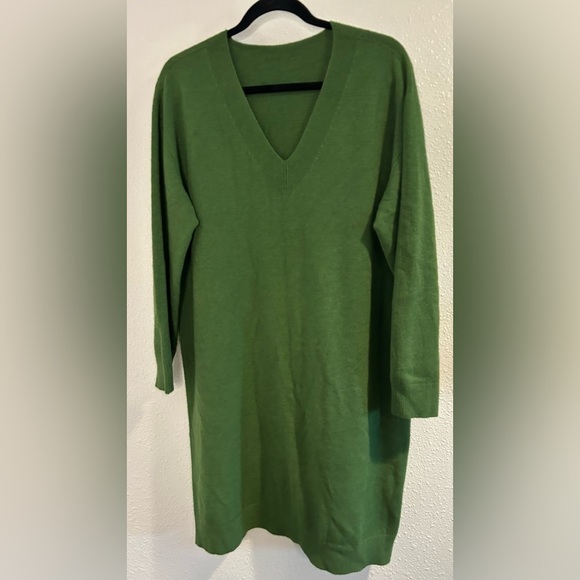 Green V-Neck Made In Italy Sweater Dress Size XL - Picture 1 of 5